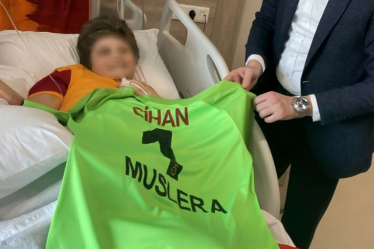 Dağıntılar altından sağ çıxarılan və iki ayağını itirən 12 yaşlı uşaq vəfat etdi - FOTO/VİDEO Dağıntılar altından sağ çıxarılan və iki ayağını itirən 12 yaşlı uşaq vəfat etdi - FOTO/VİDEO