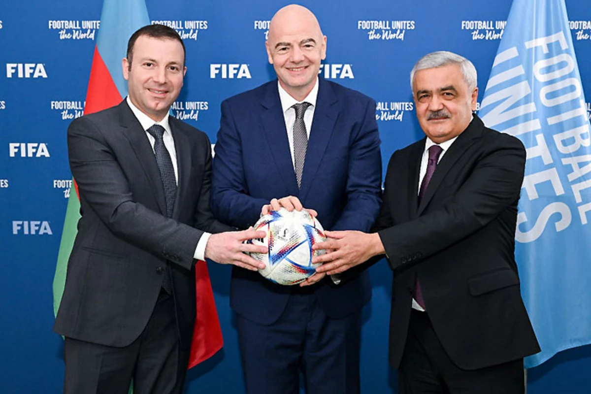 Rövnəq Abdullayev FIFA-nın prezidenti ilə görüşüb - FOTO