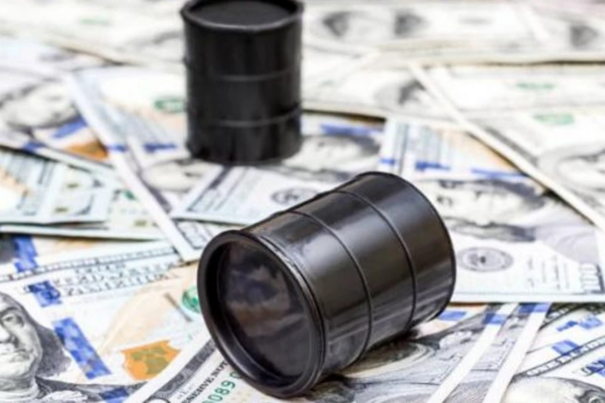 Цена азербайджанской нефти превысила 85 долларов