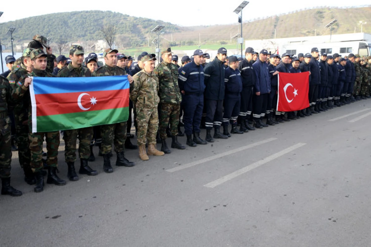 Azərbaycan xilasedicilərinin bir qrupu Türkiyədən Vətənə yola salınıb - FOTO - YENİLƏNİB