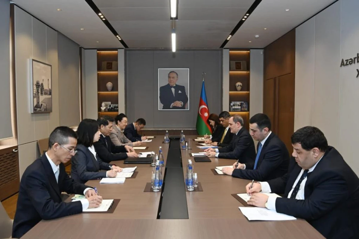 Ceyhun Bayramov Çin Hökumətinin Avrasiya məsələləri üzrə xüsusi nümayəndəsi ilə görüşüb