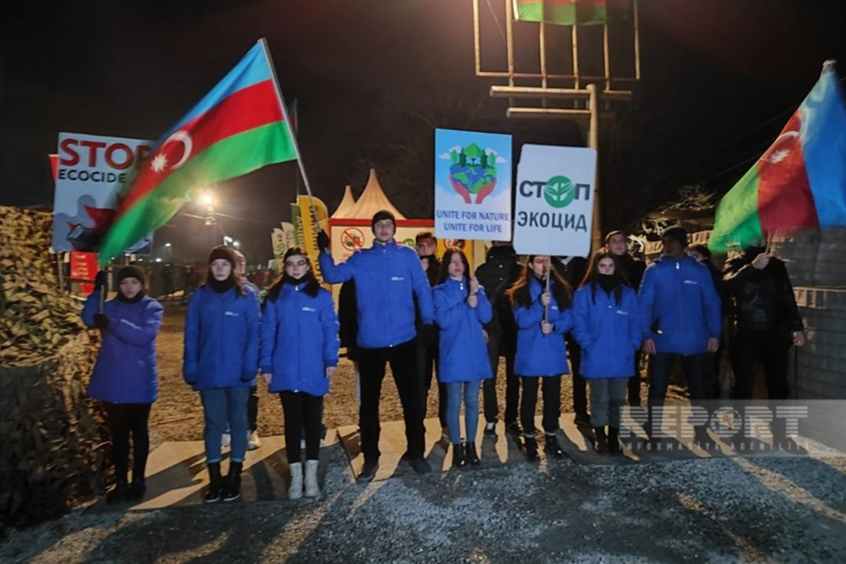 На дороге Ханкенди-Лачын продолжается акция протеста с требованием положить конец экотеррору