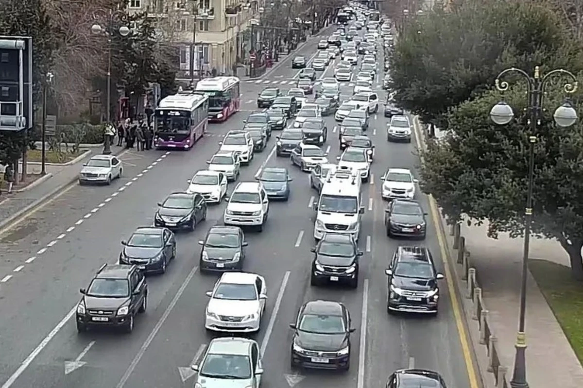 Bakıda bəzi yollarda sıxlıq var - SİYAHI