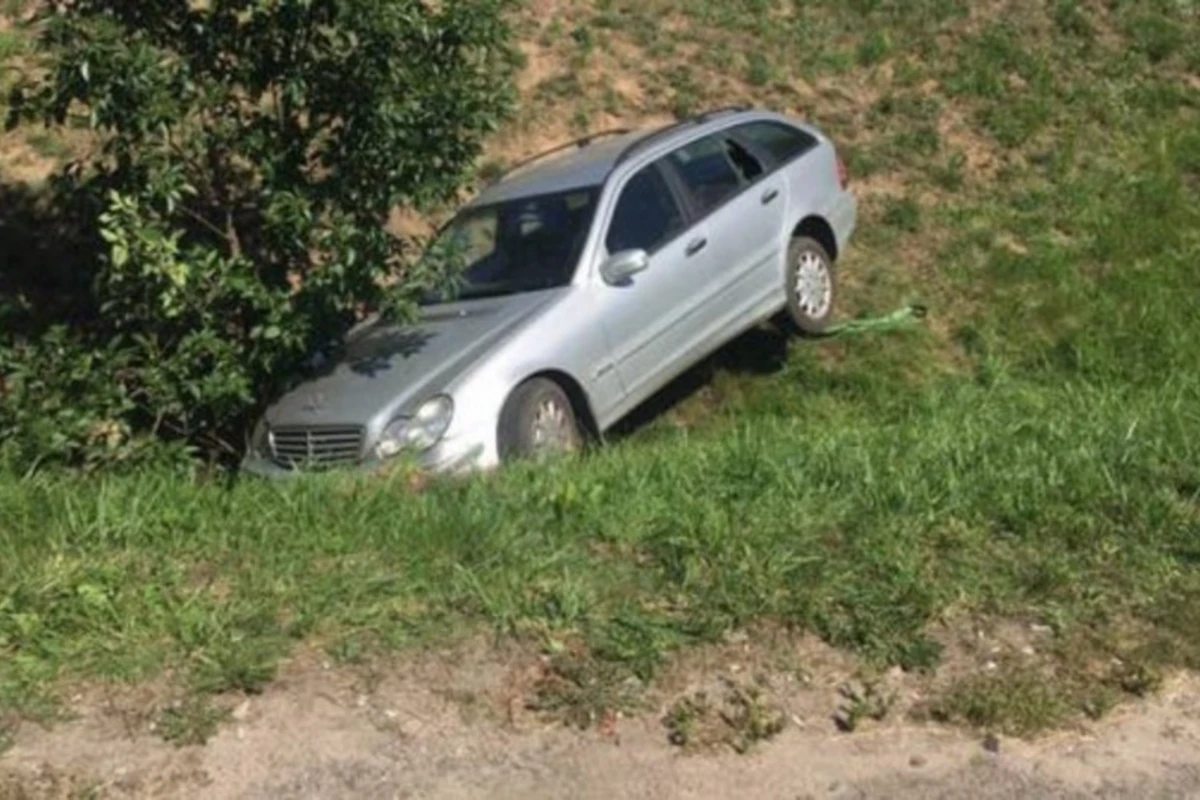 Şəmkirdə Mercedes aşıb, xəsarət alanlar var