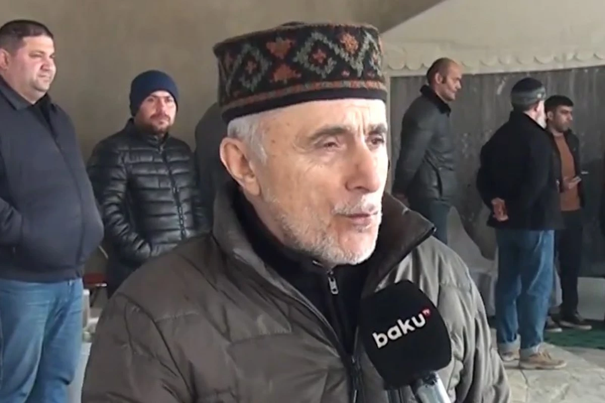 Məşhurlar Alim Qasımovun atasının yas mərasimində - VİDEO Məşhurlar Alim Qasımovun atasının yas mərasimində - VİDEO