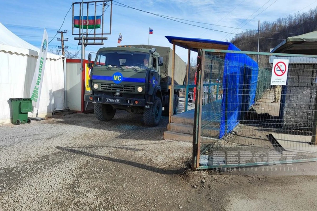 Xankəndi-Laçın yolunda sülhməramlılara məxsus 24 avtomobil maneəsiz keçib - FOTO - YENİLƏNİB
