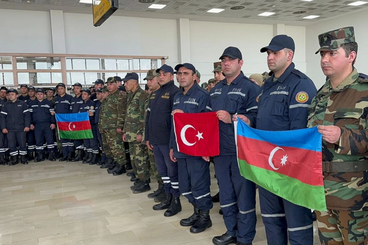FHN-in Türkiyədə olan çevik xilasetmə qüvvələrinin növbəti qrupu ölkəmizə yola düşüb - VİDEO