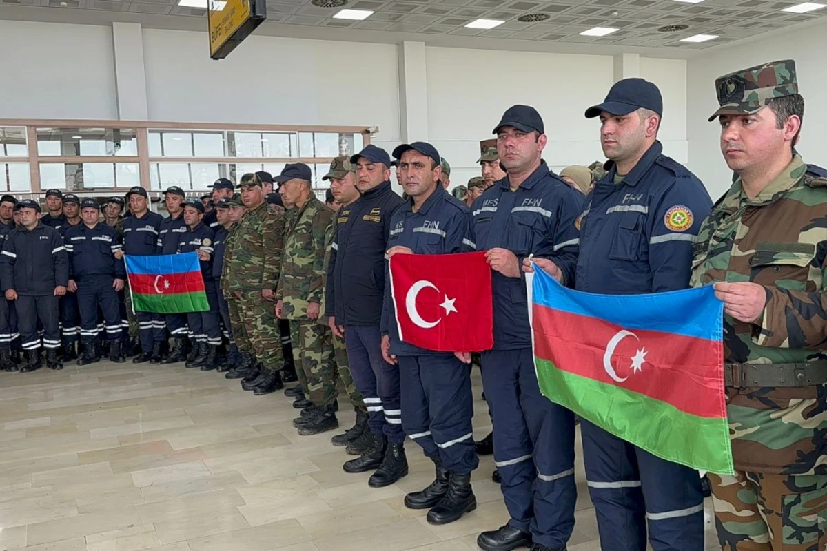 Очередная группа сил быстрого реагирования МЧС АР вылетела из Турции на родину - ВИДЕО