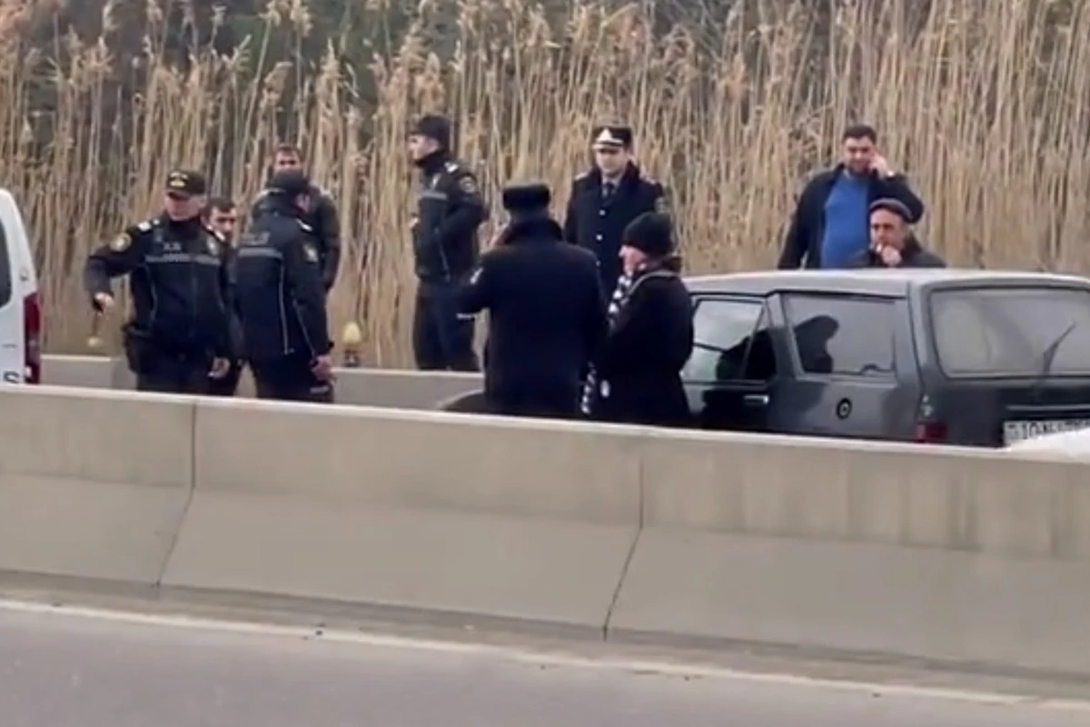 Bakıda cəriməyə görə polis tərəfindən saxlanılan şəxs öldü - VİDEO
