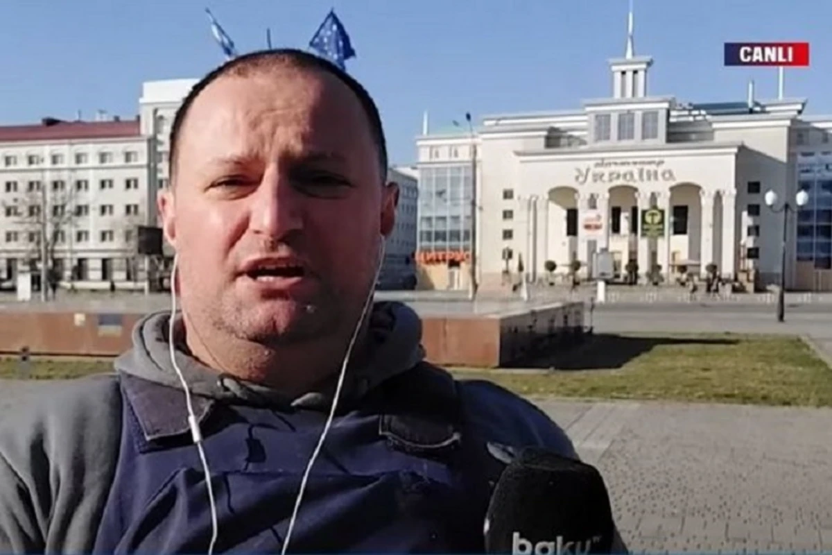 В Украине корреспондент Baku TV попал под обстрел во время проведения съемок - ВИДЕО