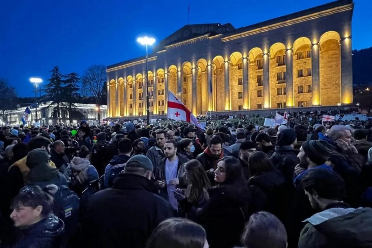 В Грузии освободили всех задержанных участников акций у здании парламента