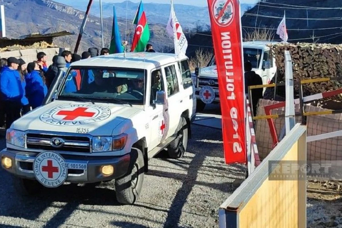 Bu gün Xankəndi-Laçın yolunda BQXK-yə məxsus 18 avtomobil maneəsiz keçib - FOTO - YENİLƏNİB