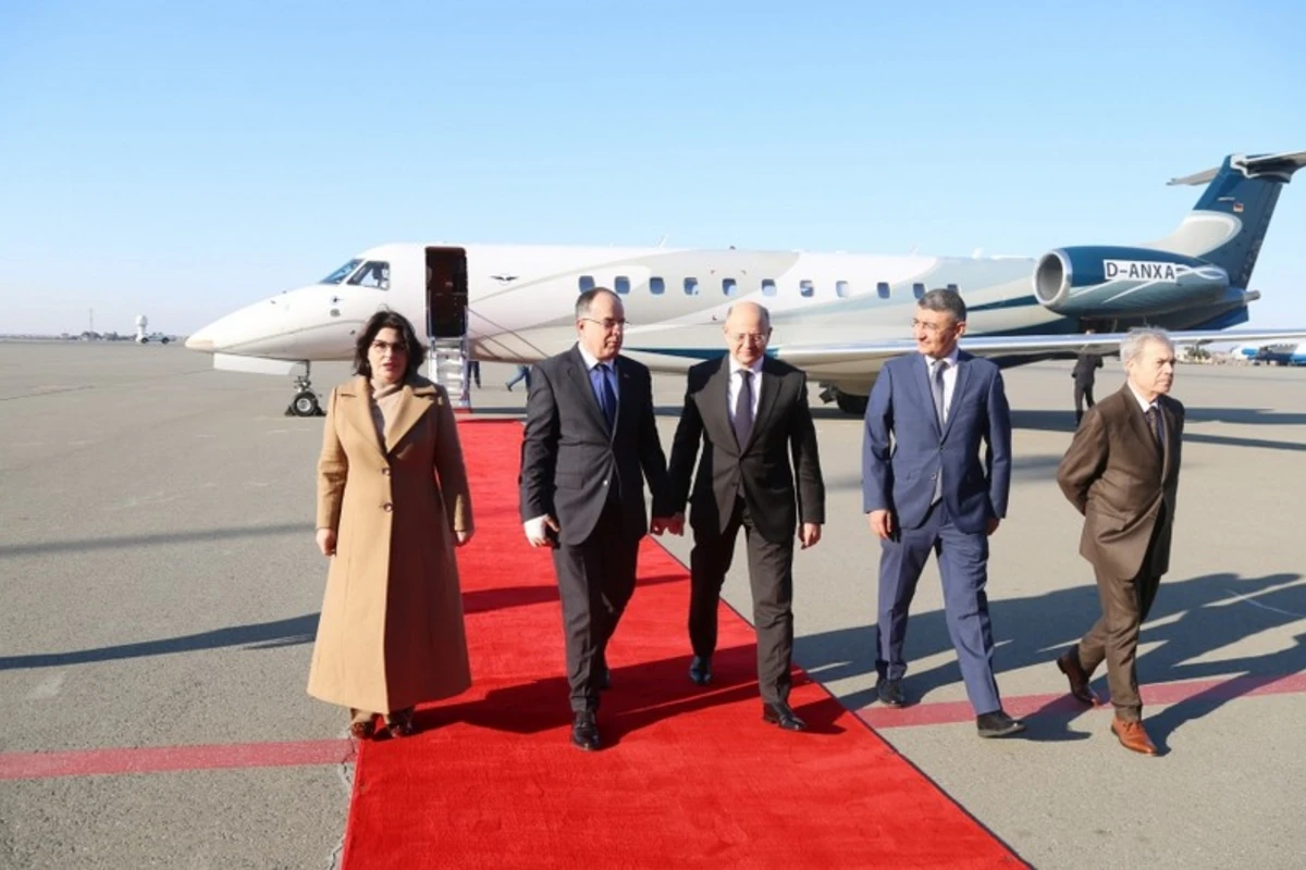 Albaniya Prezidenti Bayram Beqay Azərbaycana işgüzar səfərə gəlib