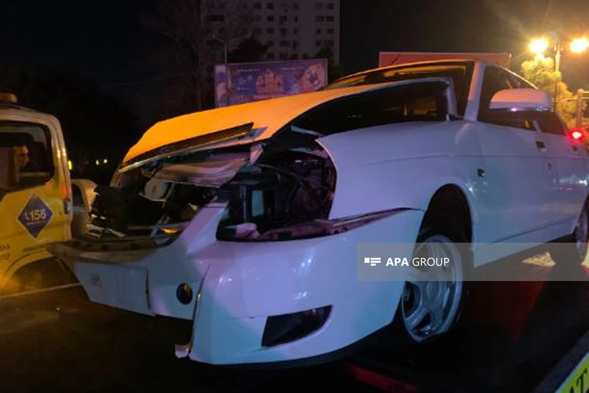 Bakıda iki avtomobil qəzaya uğrayıb - FOTO