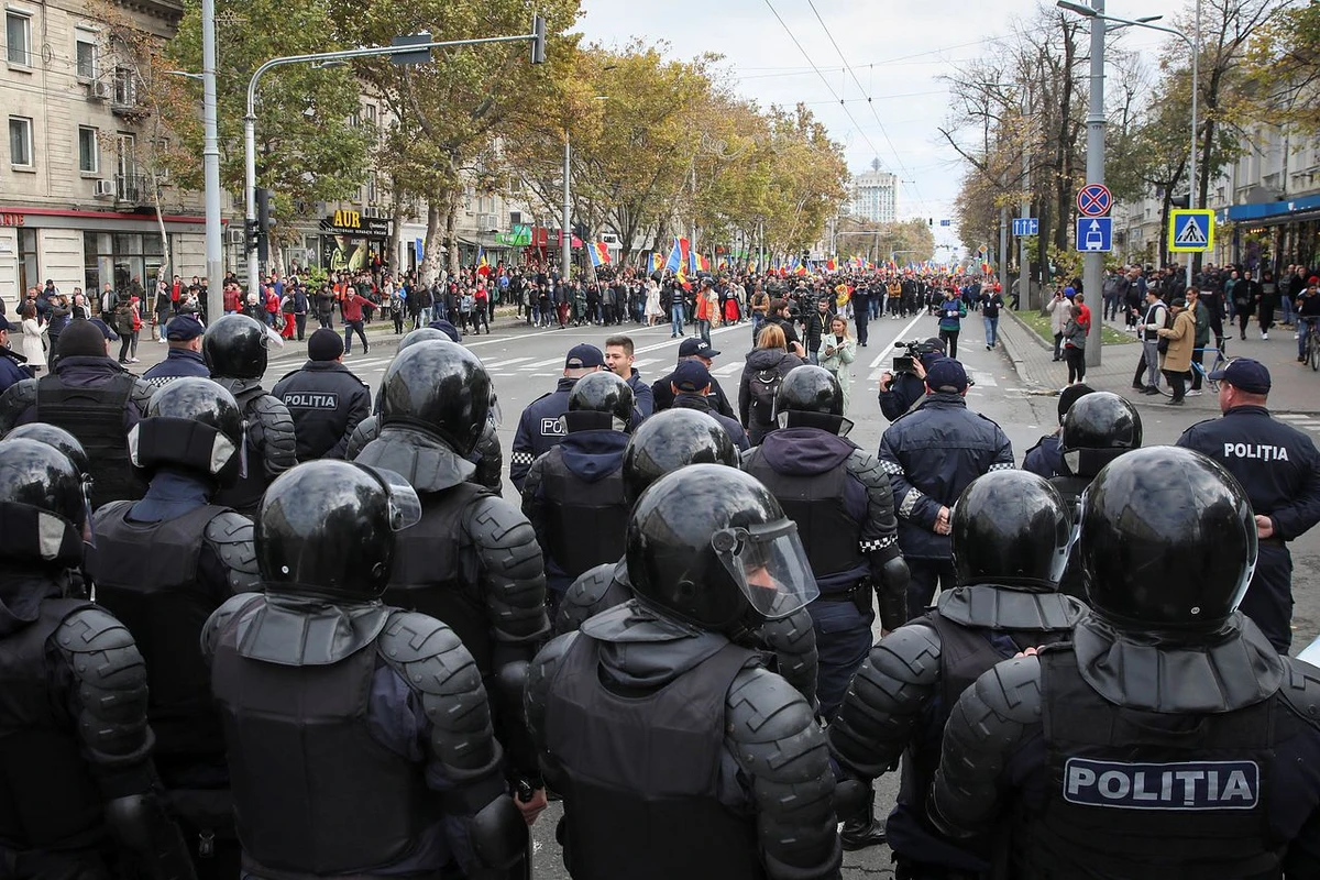 Moldovada polislə etirazçılar arasında toqquşma olub Moldovada polislə etirazçılar arasında toqquşma olub