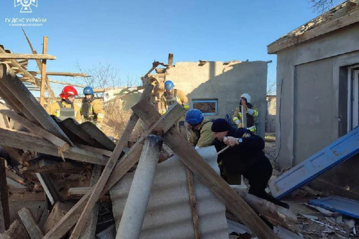 Ukrayna raket atəşinə tutuldu: Ölən və yaralananlar var - FOTO