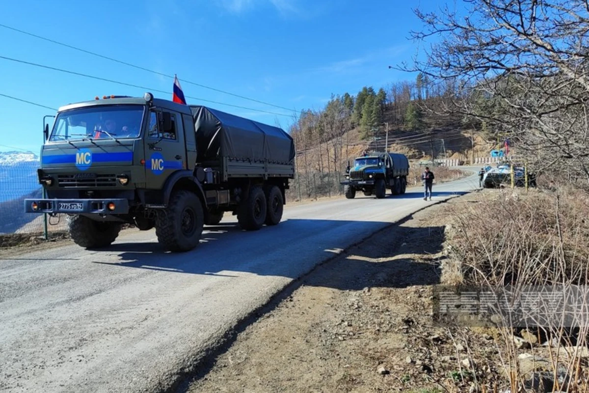 По дороге Ханкенди-Лачын беспрепятственно проехали 56 автомобилей российских миротворцев - ОБНОВЛЕНО + ФОТО