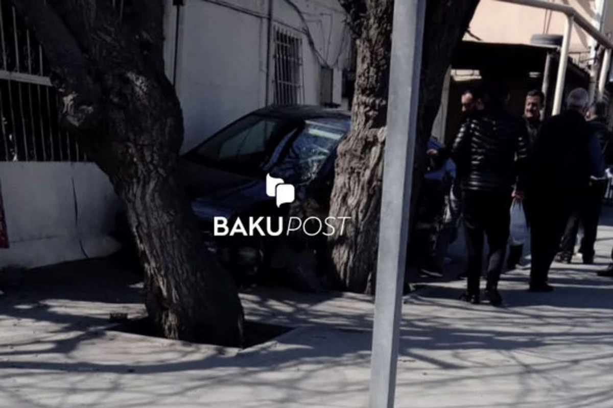 Bakıda “Prius” evə çırpıldı - FOTO