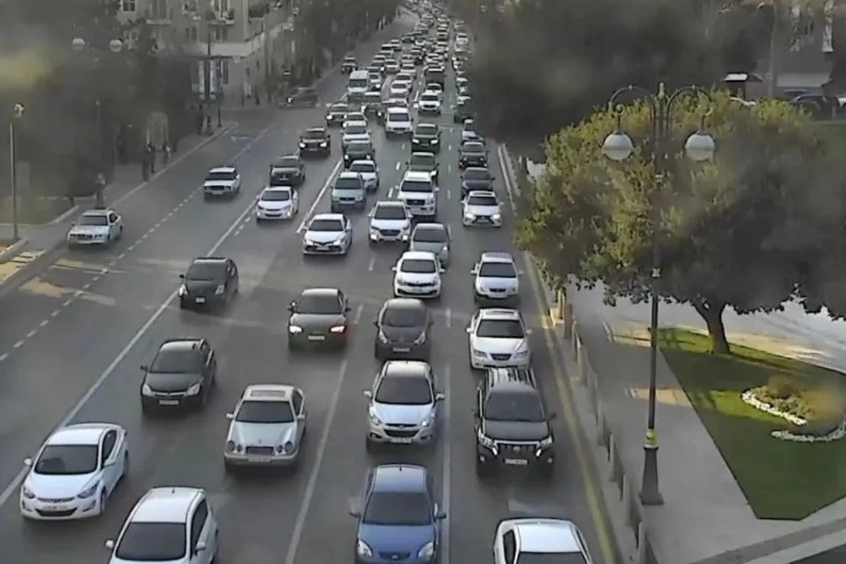 Bakının bir sıra yollarında tıxac var - SİYAHI