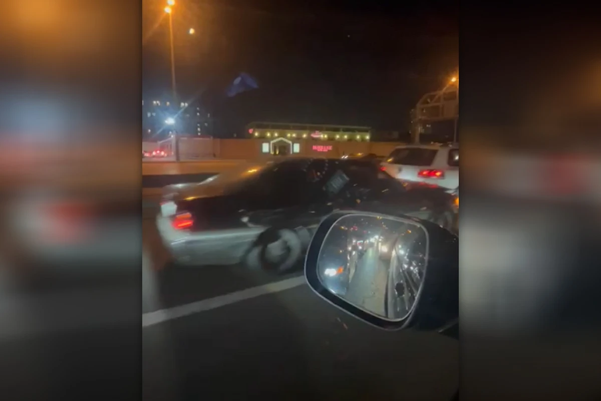 Цепная авария на аэропортовской дороге в Баку - ВИДЕО