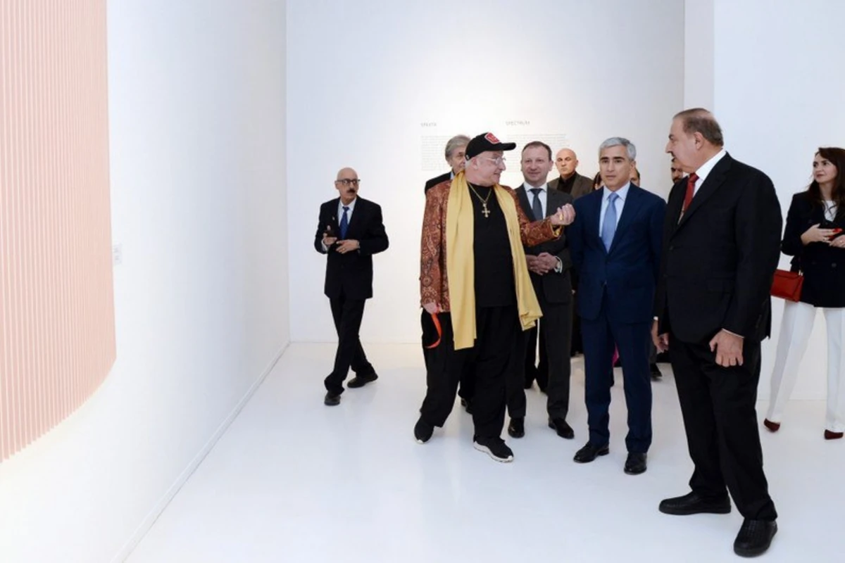 Heydər Əliyev Mərkəzində bəhreynli rəssamın “İlk qığılcım” adlı sərgisi açılıb - FOTO