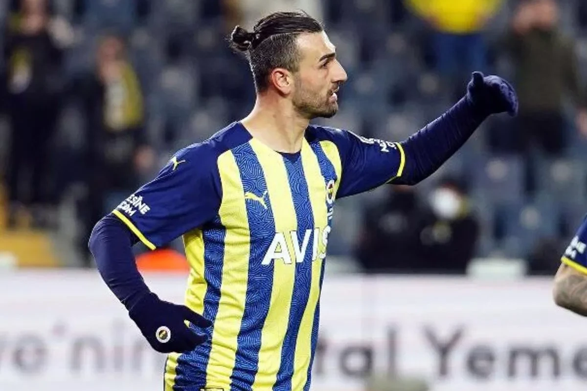 Fənərbağça topa görə futbolçusunu cərimələdi - FOTO