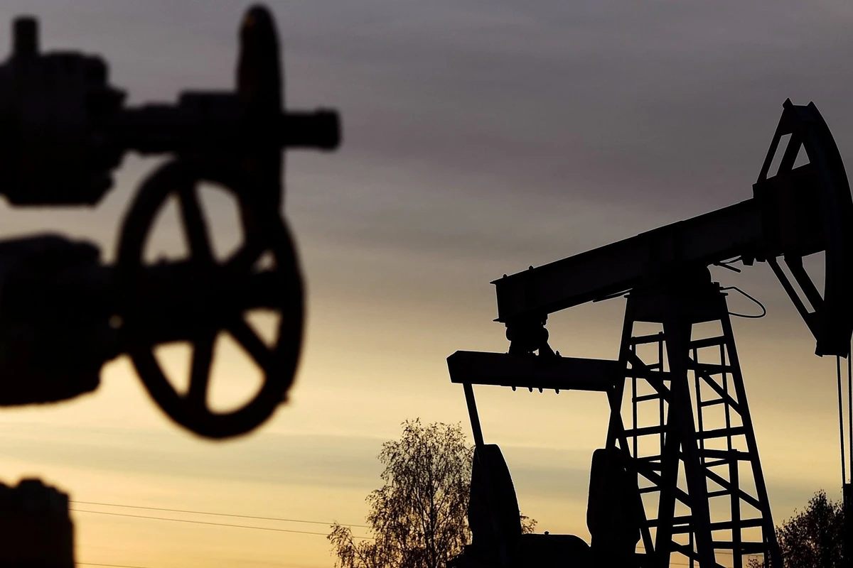 Нефть продолжает стремительно дешеветь