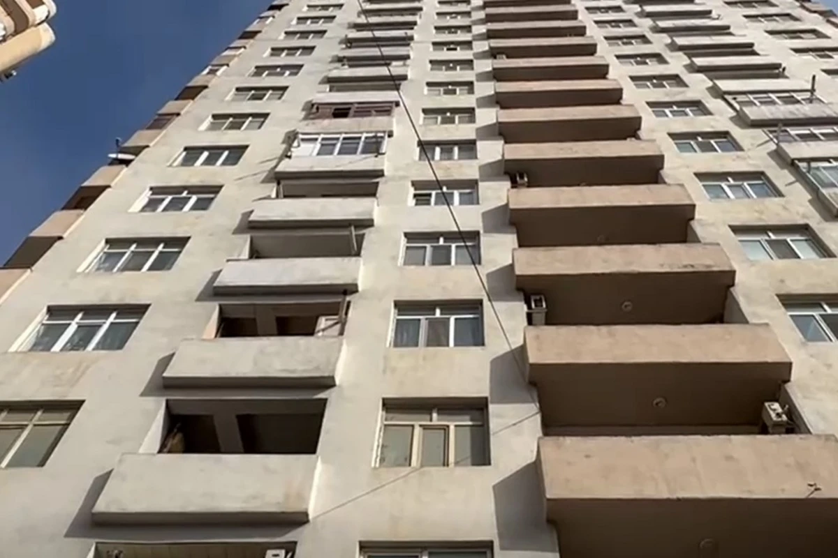 В Баку приостановлена ​​работа лифта в многоэтажном здании - ВИДЕО