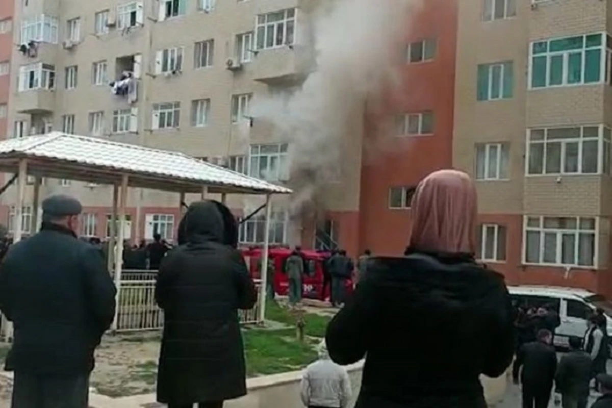 В жилом массиве Гобу Парк-1 начался пожар - ВИДЕО