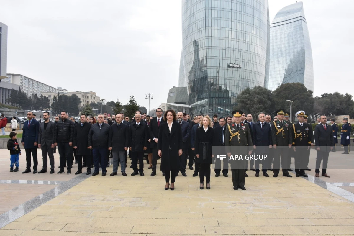 Bakıdakı Türk Şəhidliyində Çanaqqala zəfəri anılıb - FOTO