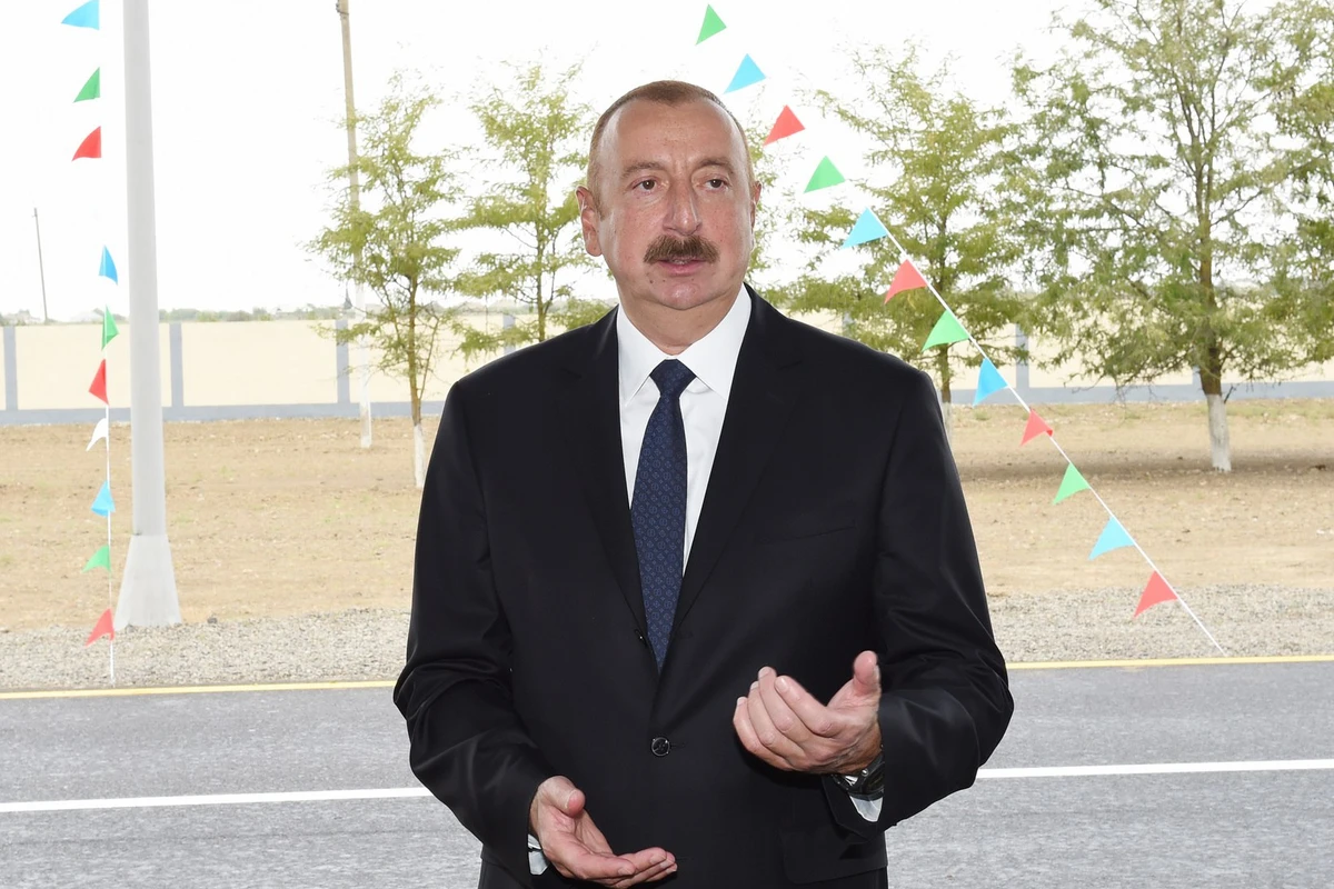 İlham Əliyev Talış kəndinin Baş planı ilə tanış olub