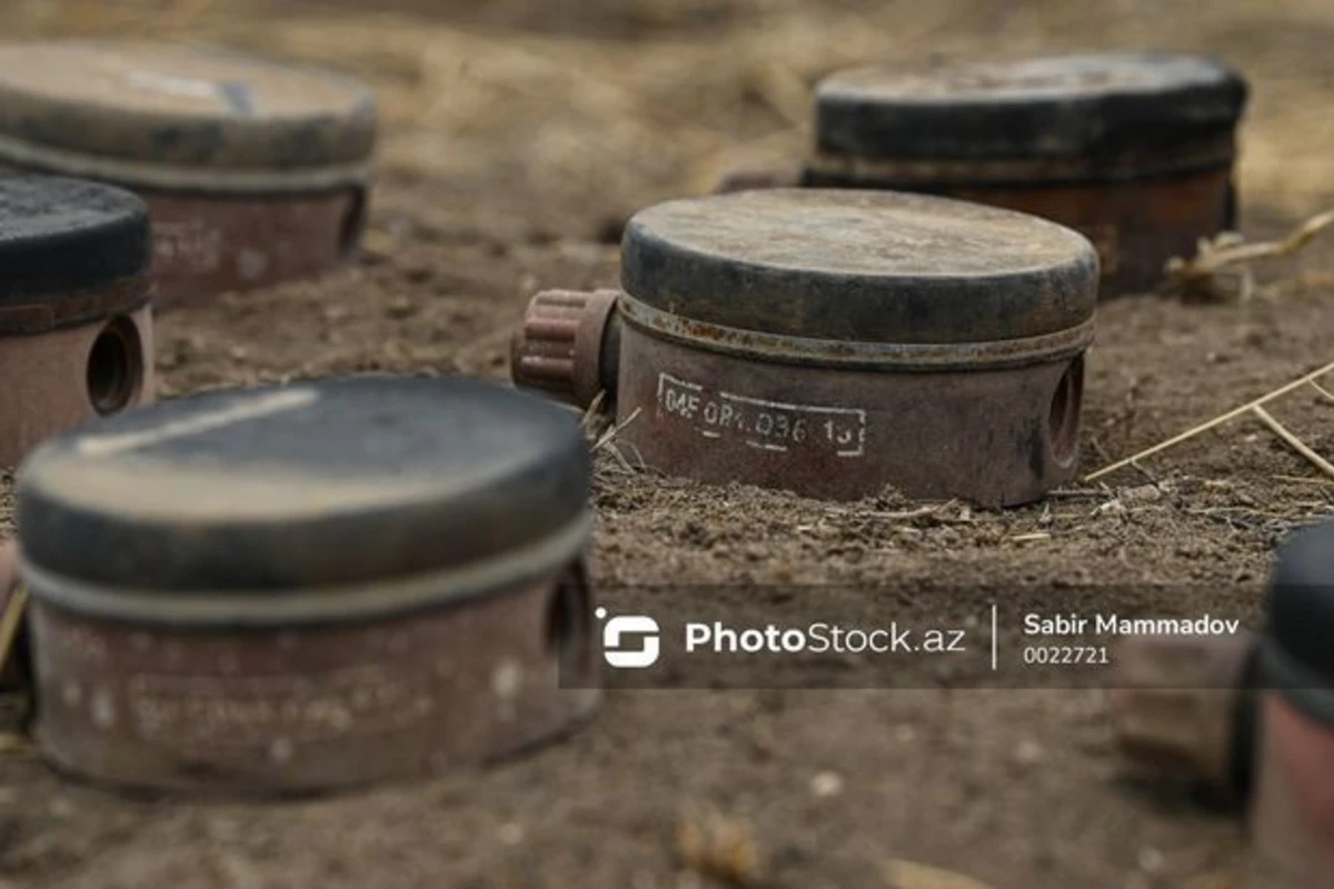 В Агдамском районе экскаватор подорвался на мине