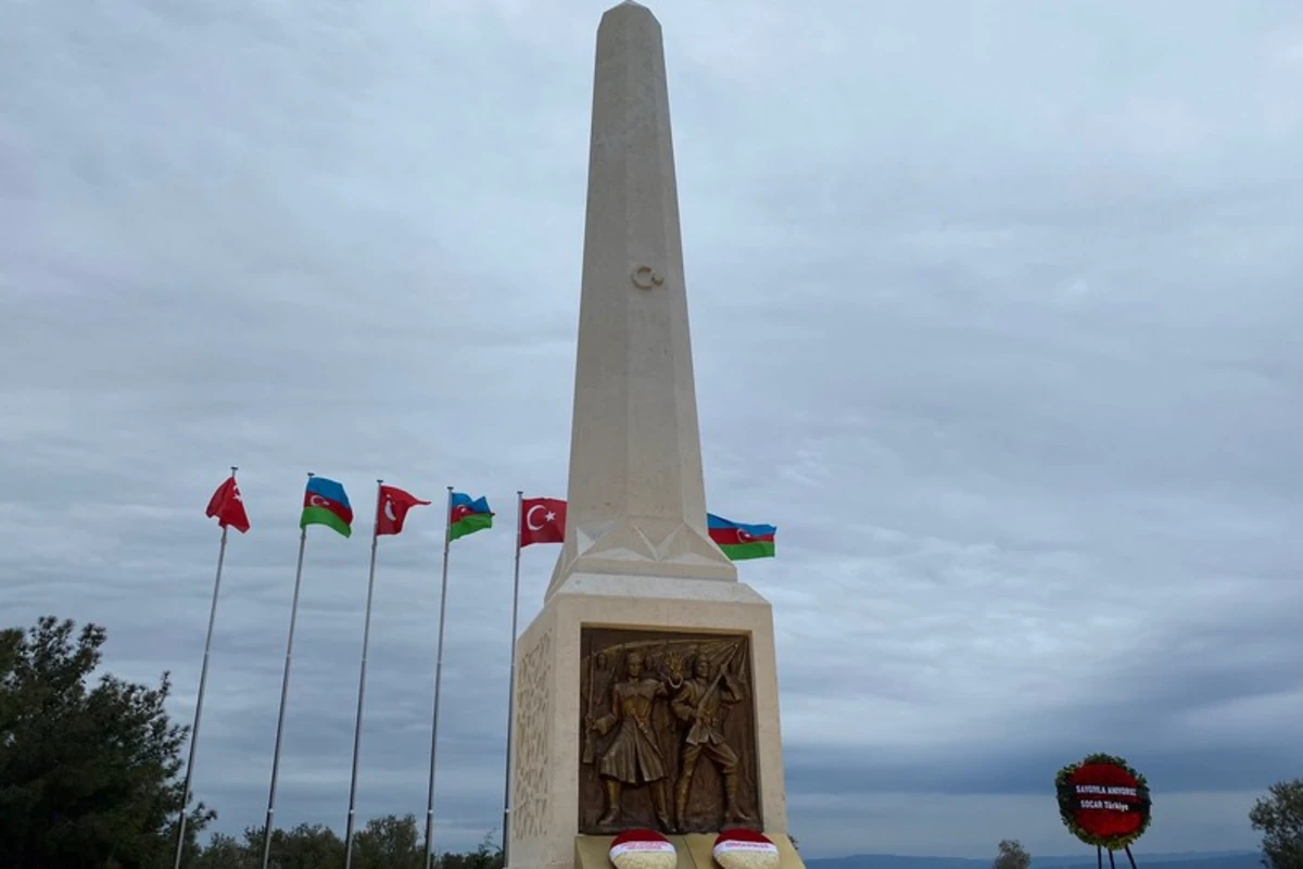 Çanaqqalada Azərbaycan şəhidləri abidəsi ucaldılıb Çanaqqalada Azərbaycan şəhidləri abidəsi ucaldılıb