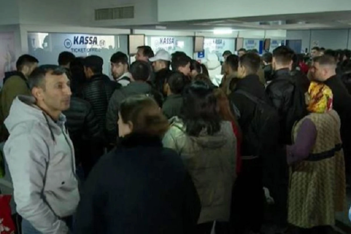 В преддверии Новруз байрамы на Бакинском автовокзале образовались очереди - ВИДЕО