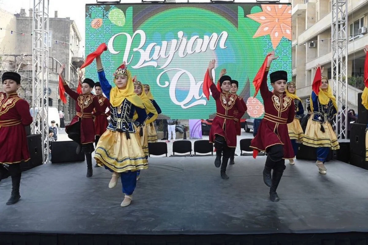 DOST İnklüziv İnkişaf və Yaradıcılıq Mərkəzi İçərişəhərdə konsert layihəsini təqdim edib - FOTO DOST İnklüziv İnkişaf və Yaradıcılıq Mərkəzi İçərişəhərdə konsert layihəsini təqdim edib - FOTO