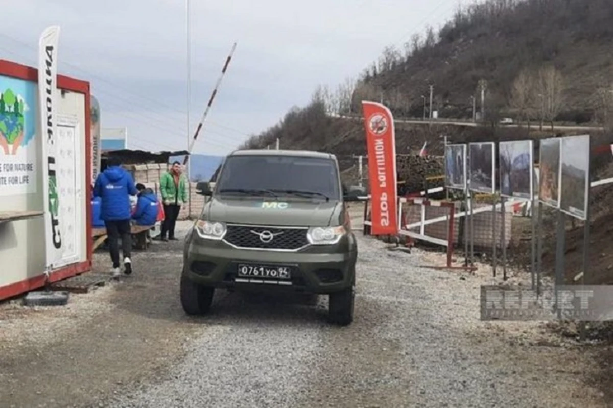 По дороге Ханкенди - Лачын беспрепятственно проехали 11 автомобилей миротворцев - ФОТО