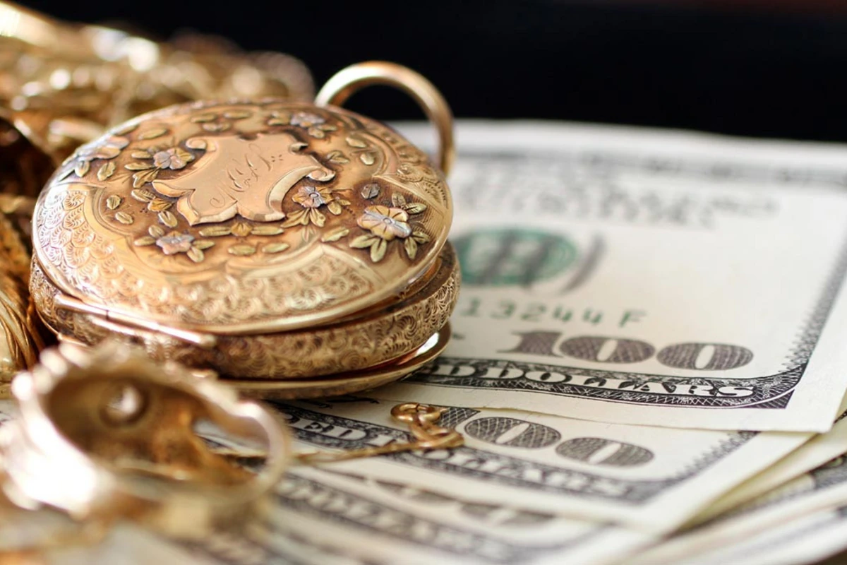 Evdən 10 min dollar, 12 min manatlıq qızıl oğurlandı