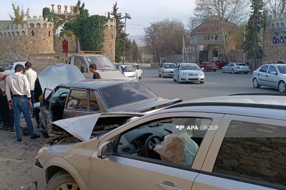Opel və VAZ toqquşdu: Xəsarət alan var - FOTO