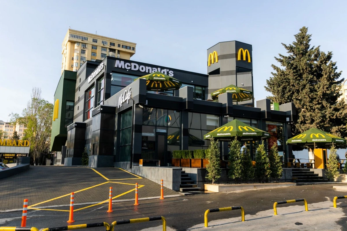 “Memar Əcəmi” stansiyasının yaxınlığında yerləşən “McDonald's” restoranın təmirdən sonra açılışı olub - FOTO “Memar Əcəmi” stansiyasının yaxınlığında yerləşən “McDonald's” restoranın təmirdən sonra açılışı olub - FOTO