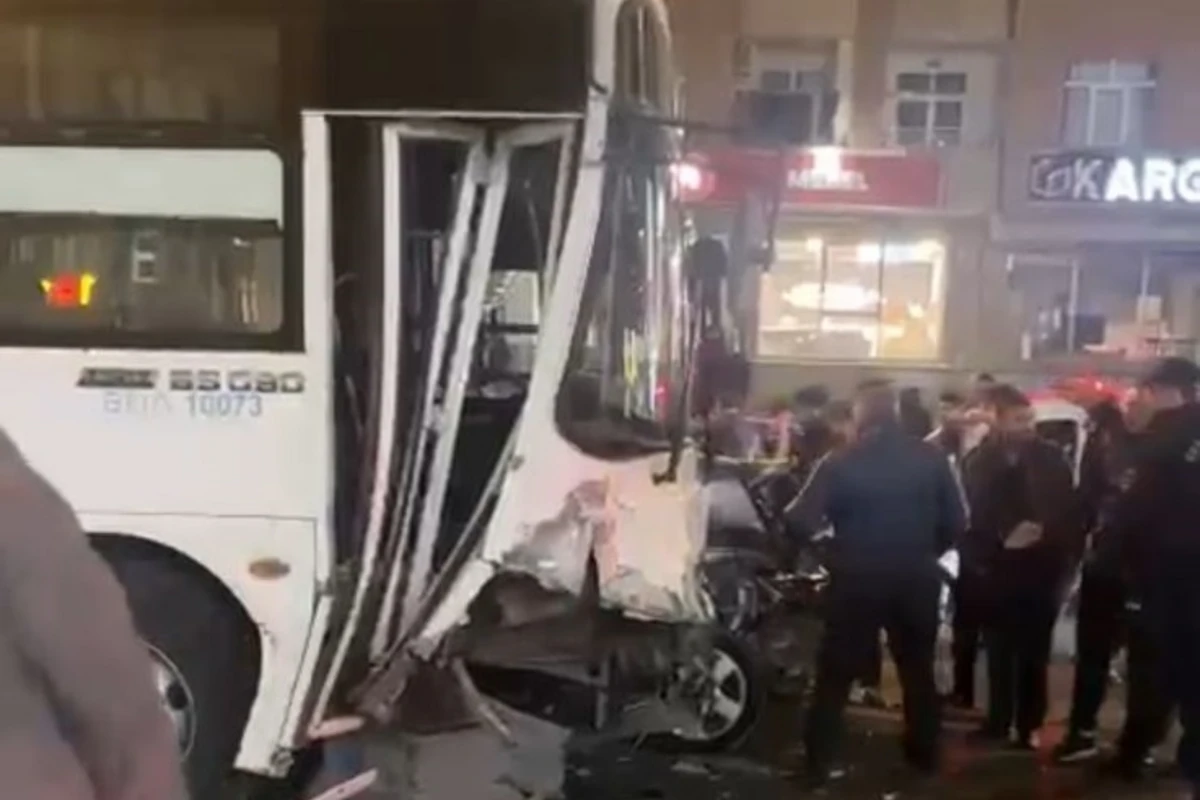 Bakıda sərnişin avtobusu zəncirvari qəza törətdi – Yaralılar var - VİDEO - YENİLƏNİB