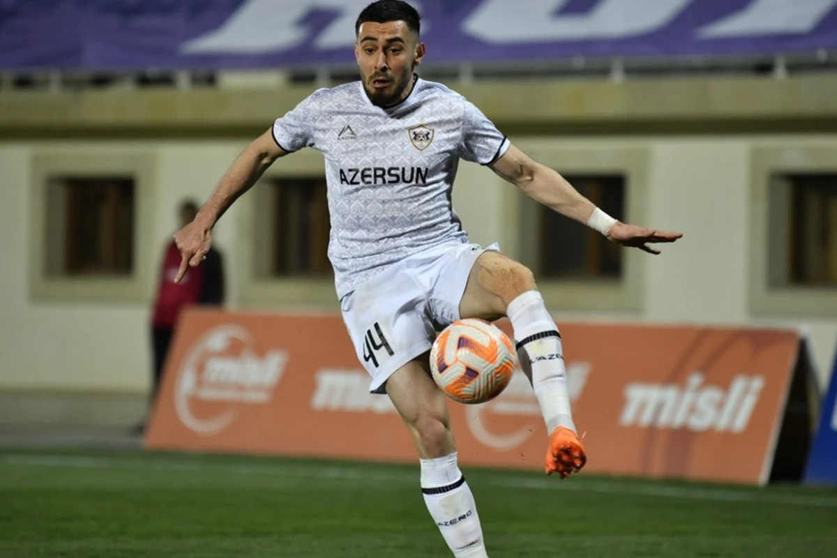 Azərbaycan millisinin futbolçusu yubiley oyununa çıxıb
