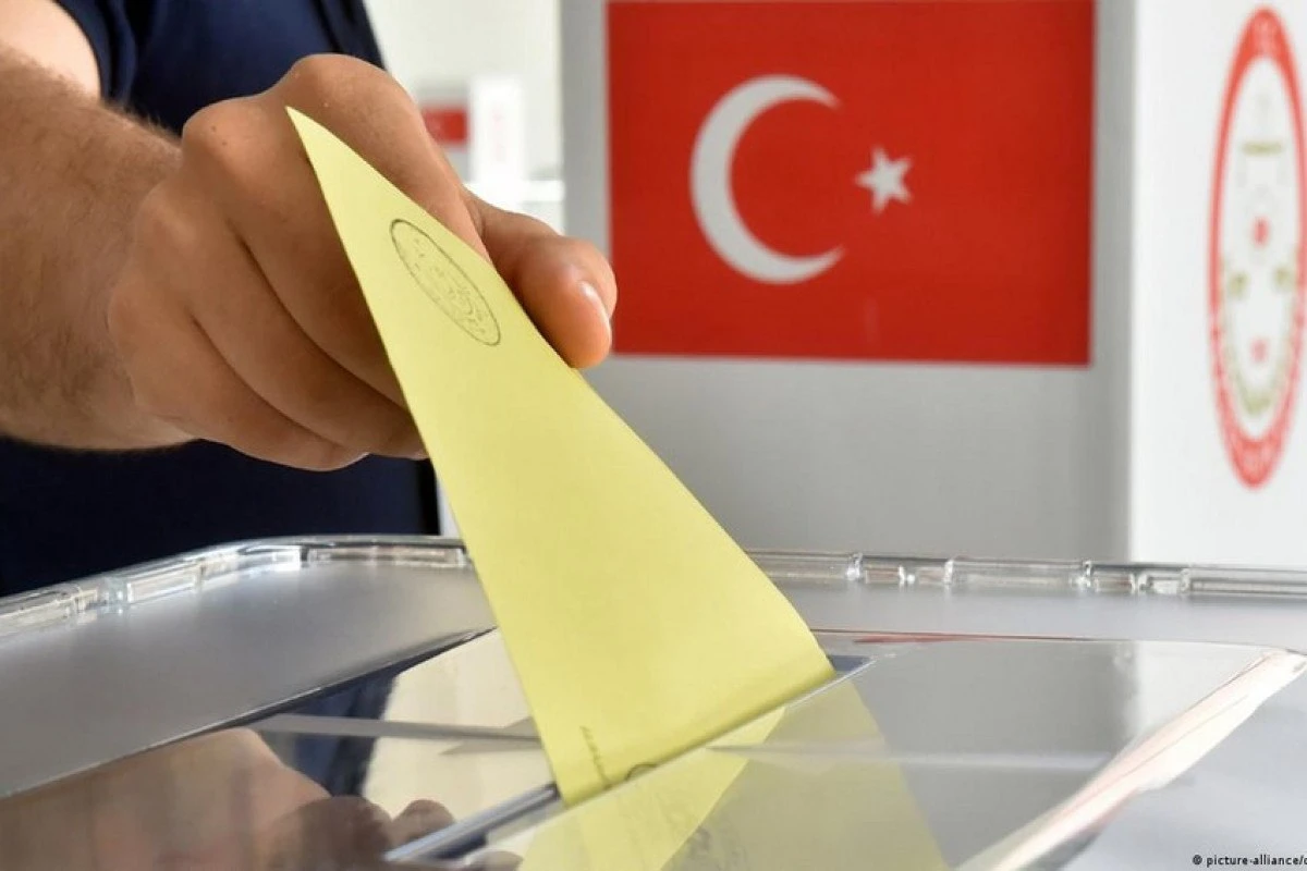 Tanınmış aktyor SİYASƏTƏ QOŞULUR - DEPUTATLIĞA NAMİZƏDDİR - FOTO