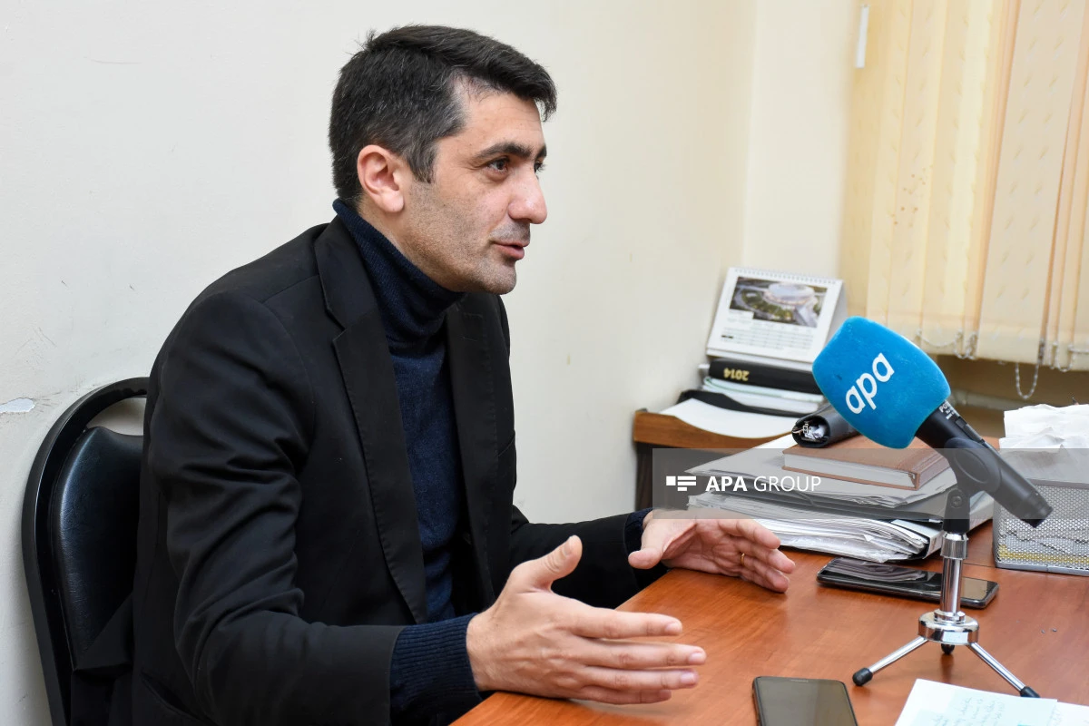 İnstitutda 2 milyonluq yeyinti aşkarlandı - Tarixçi alim və həyat yoldaşının məhkəməsi