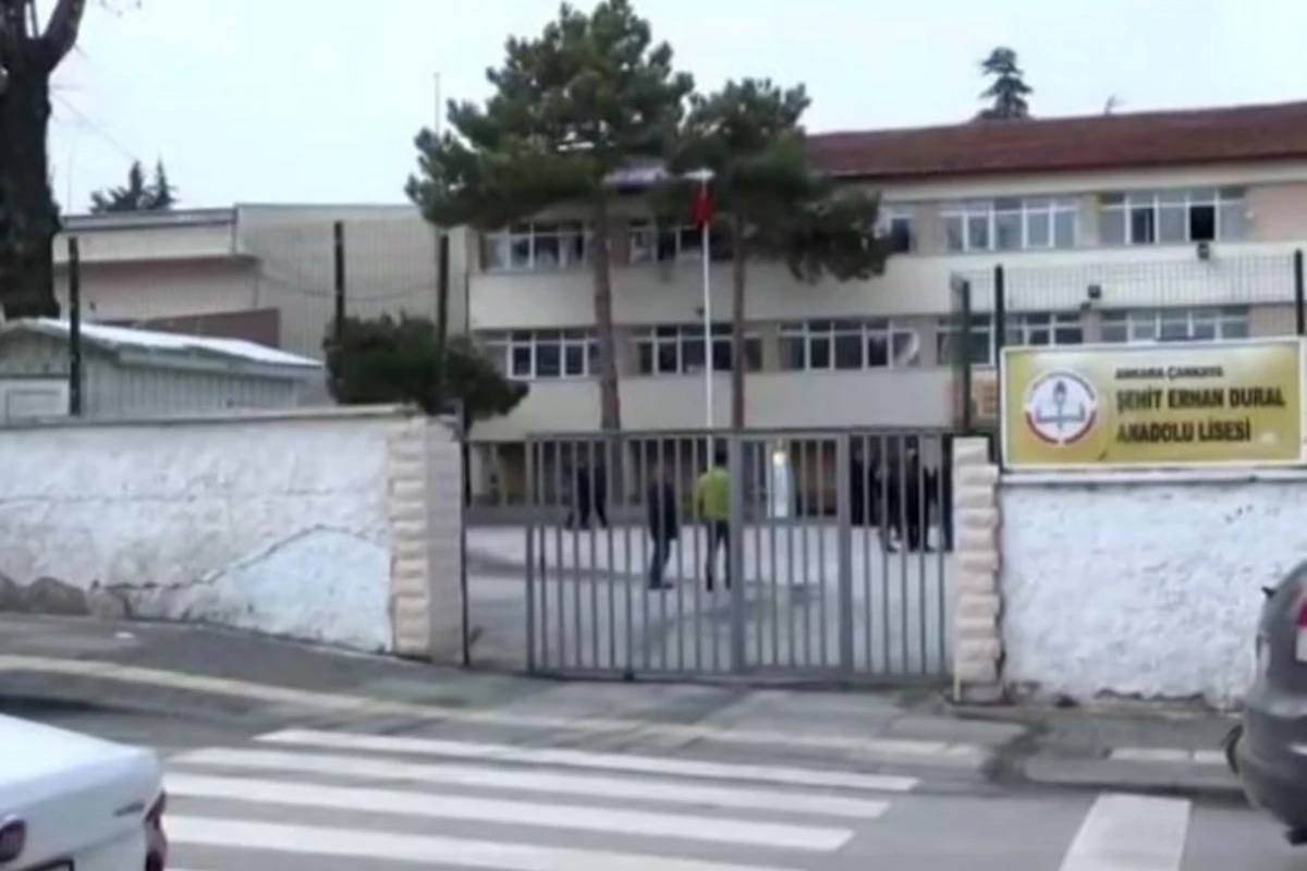 Türkiyədə liseydə FACİƏ! - 1 şagird öldü, 5-i yaralandı - FOTO