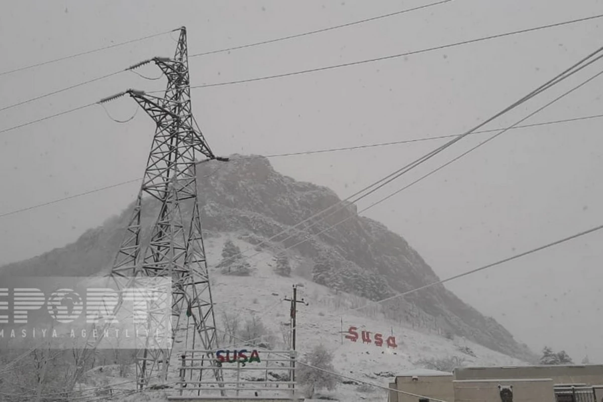 Şuşaya qar yağır, yollar təmizlənir - FOTO