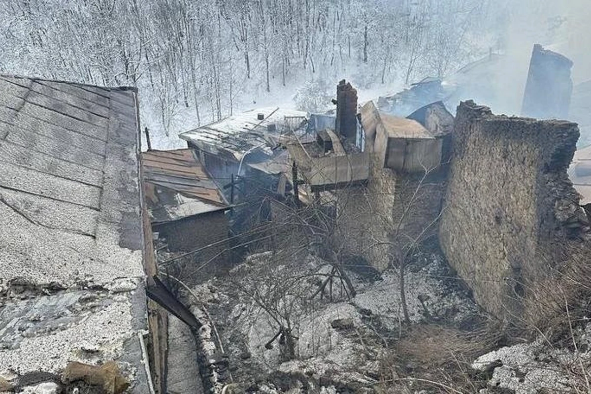 Dağıstanda 11 ev yanıb
