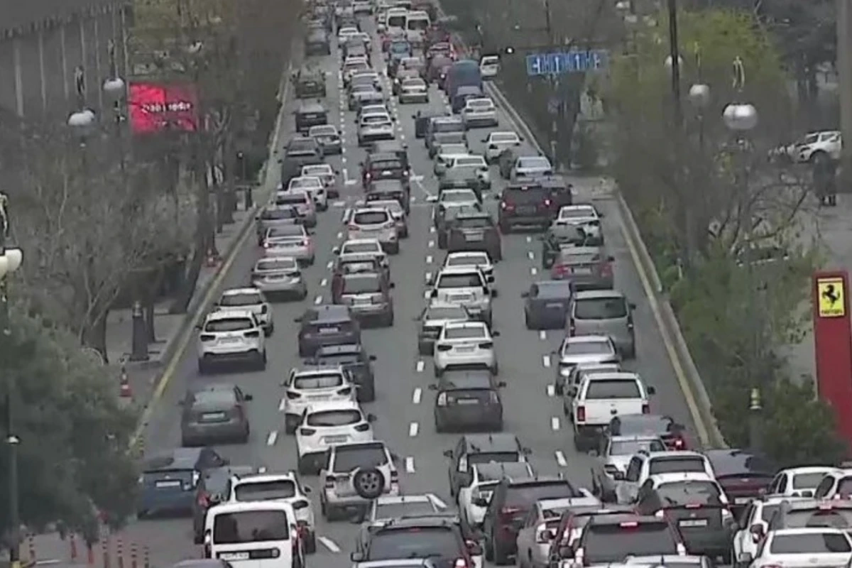 Bakıda sıxlıq olan yollar - SİYAHI