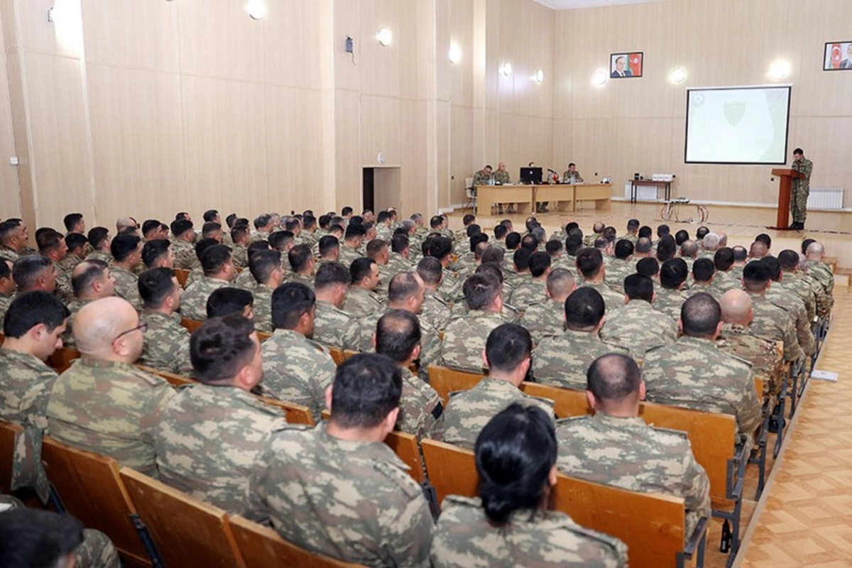Hərbi hissələrdə birinci rübün nəticələrinə dair yekun iclas keçirilib - FOTO