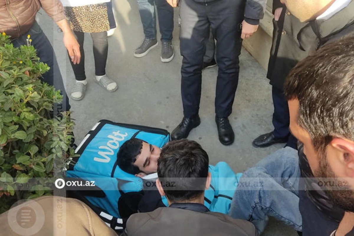 Bakıda moped ilə avtomobil toqquşdu: Xəsarət alan var - FOTO