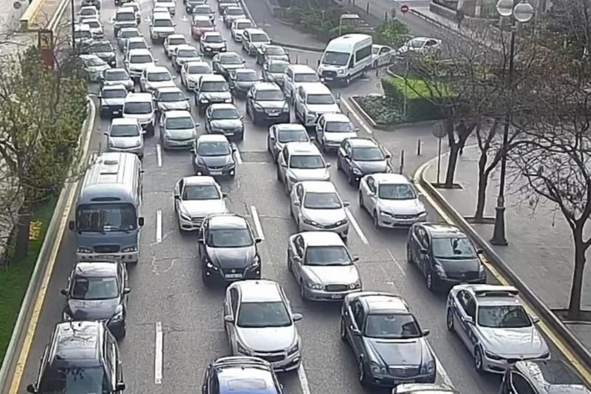 Bakıda sıxlıq olan yollar açıqlanıb - SİYAHI
